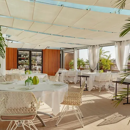 Claris & Gl, A Small Luxury Of The World Hotel 5*