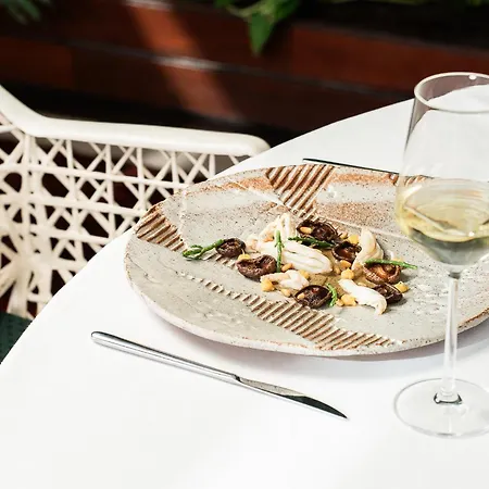 Claris & Gl, A Small Luxury Of The World Hotel