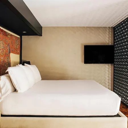 Hotel Claris & Gl, A Small Luxury Of The World