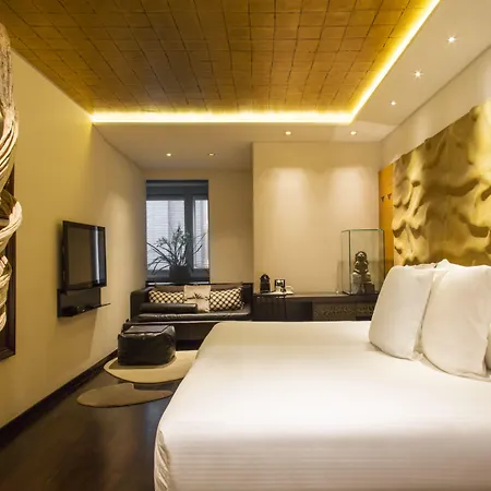 Szálloda Claris & Gl, A Small Luxury Of The World