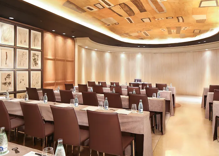 Claris & Gl, A Small Luxury Of The World Hotell 5*