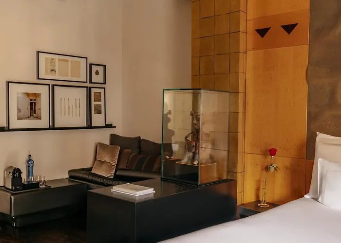 Claris & Gl, A Small Luxury Of The World 5*