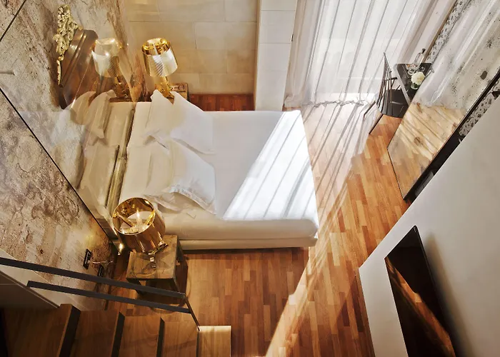 Claris & Gl, A Small Luxury Of The World 5*