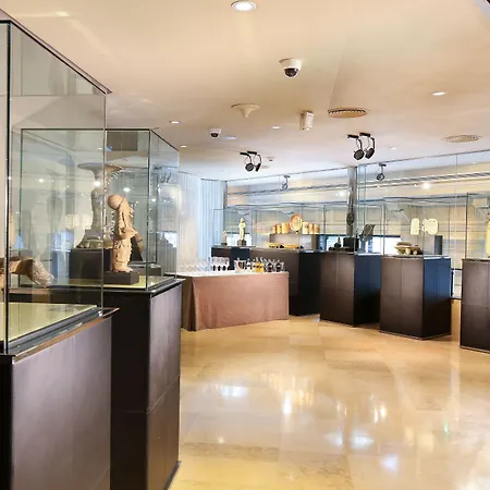 Hotel Claris & Gl, A Small Luxury Of The World